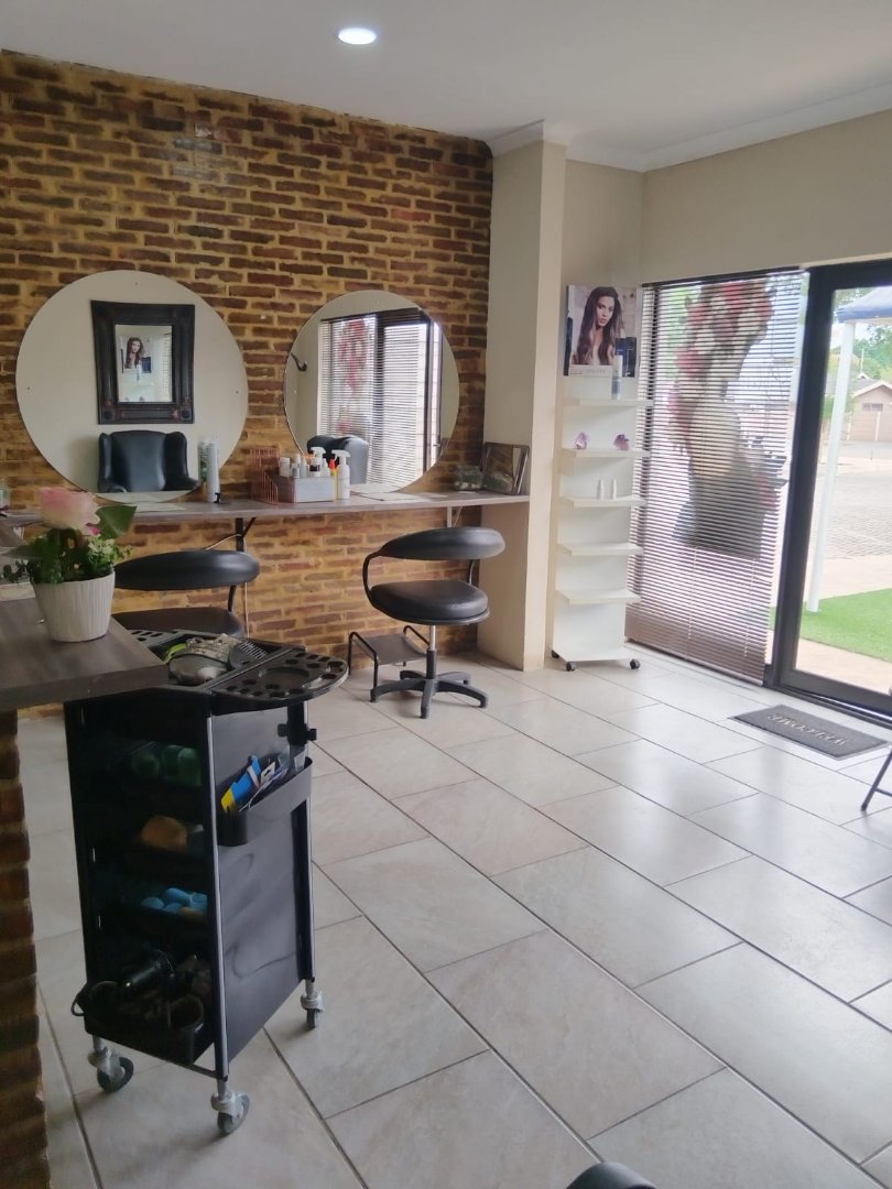 Commercial Property for Sale in Flamwood North West